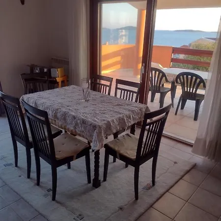 Tomi Apartment