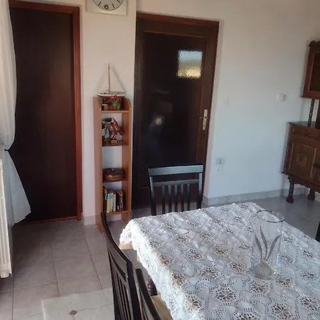 Tomi Apartment