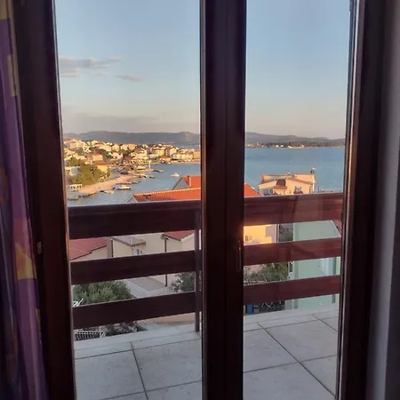 Apartament Tomi