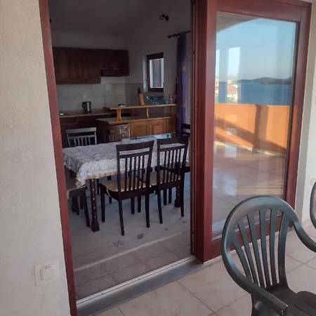 Tomi * Brodarica (Sibenik-Knin)