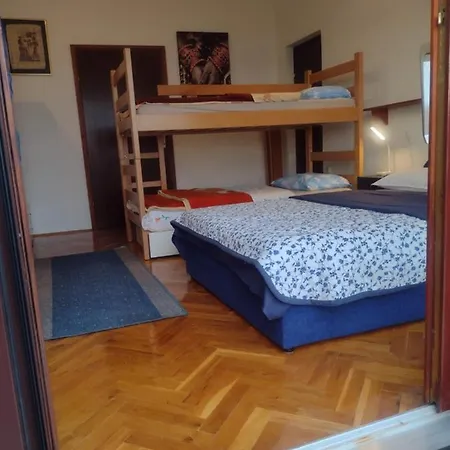 Tomi Apartament