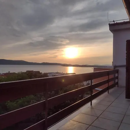 Apartament Tomi