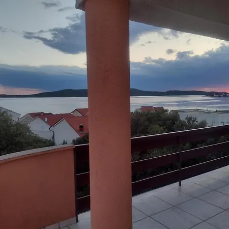 Apartament Tomi