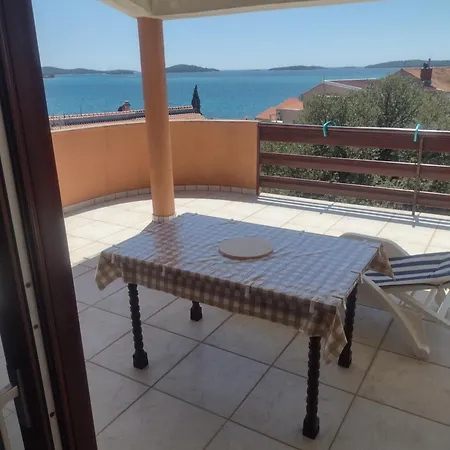 Tomi Apartament *