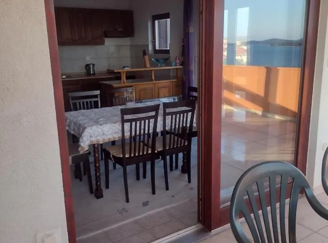 Tomi * Brodarica (Sibenik-Knin)