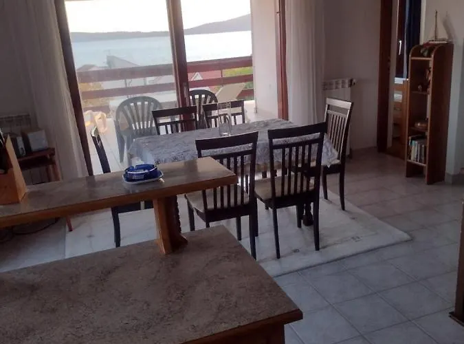 Apartman Tomi Brodarica