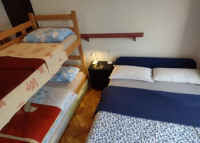 Tomi * Brodarica (Sibenik-Knin)